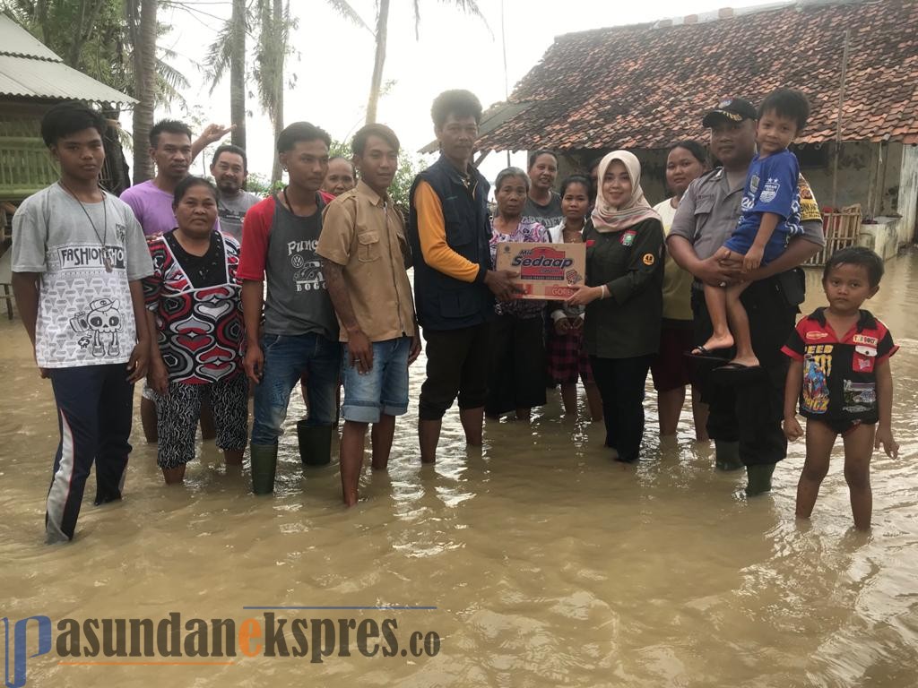 Lina Bantu Warga Terdampak Banjir