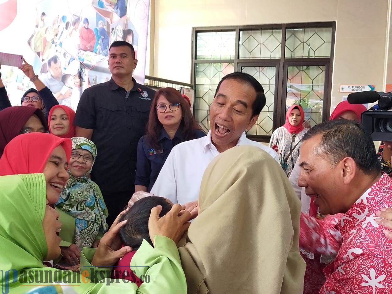 Jokowi: Uang PKH Bukan untuk Pulsa