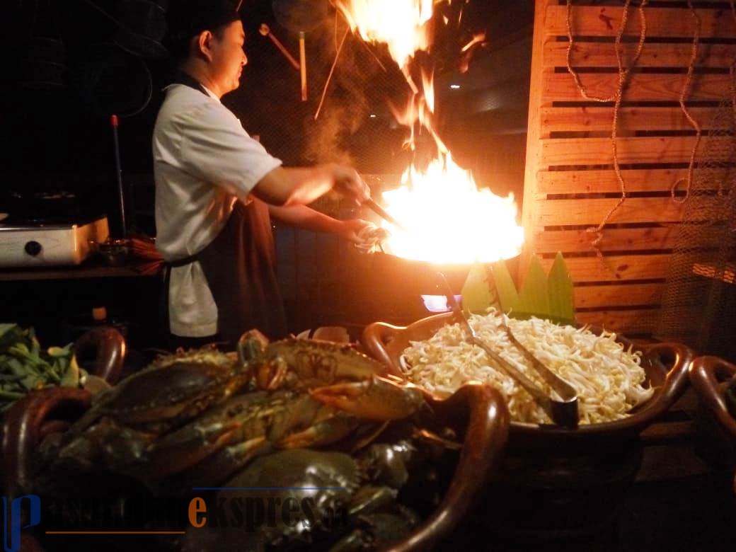 Sensasi Makan Seafood Tumpah di Batiqa Hotel