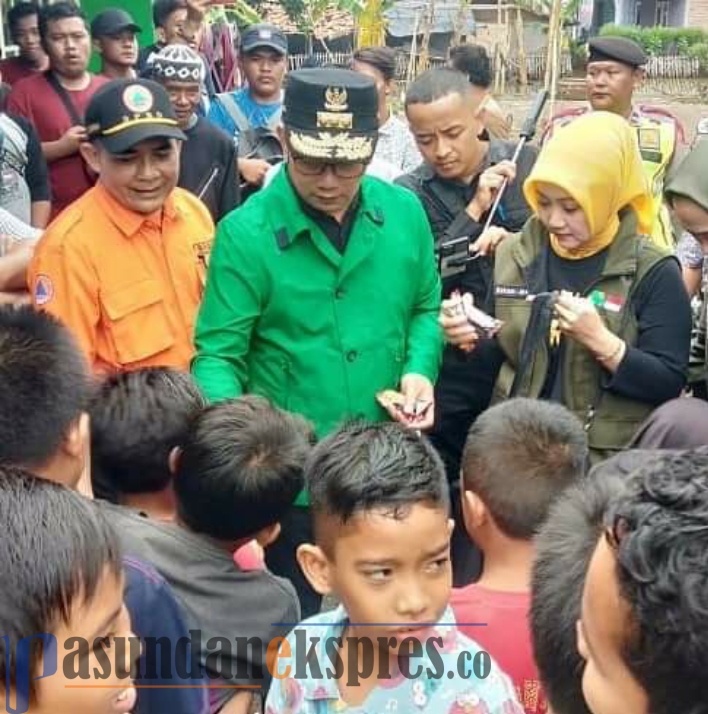 Ridwan Kamil Tinjau Lokasi Banjir di Karawang