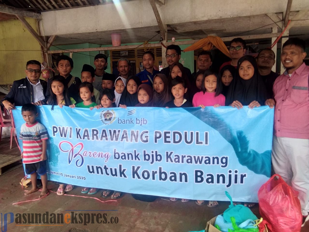 PWI Karawang bersama Bank Jabar Berikan Trauma Healing Anak-anak Korban Banjir