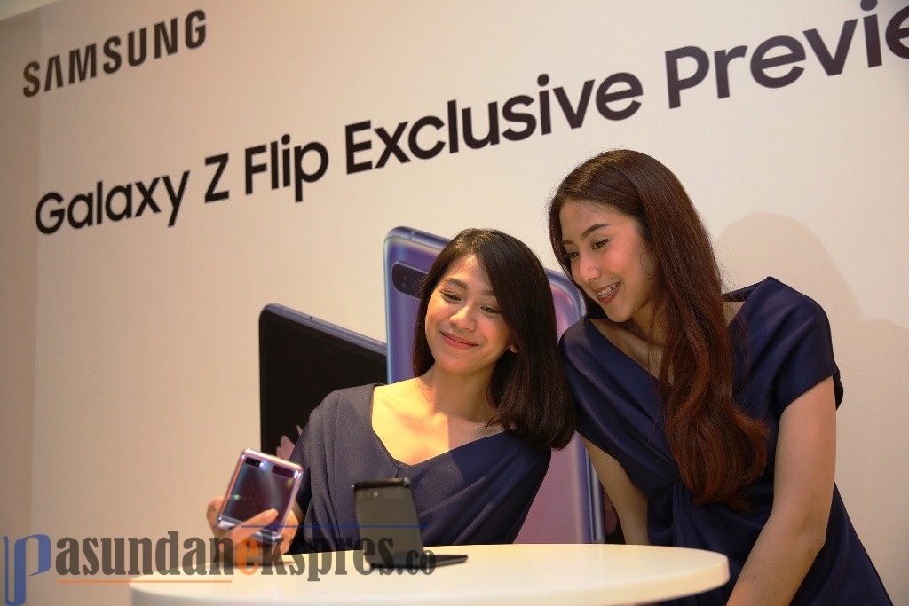 Galaxy Z Flip, Ponsel Cerdas Lipat yang Kompak nan Modis