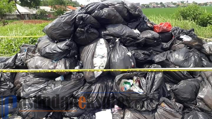 Sampah Medis Salah Satu Rumah Sakit di Karawang Dibuang di Pinggir Jalan