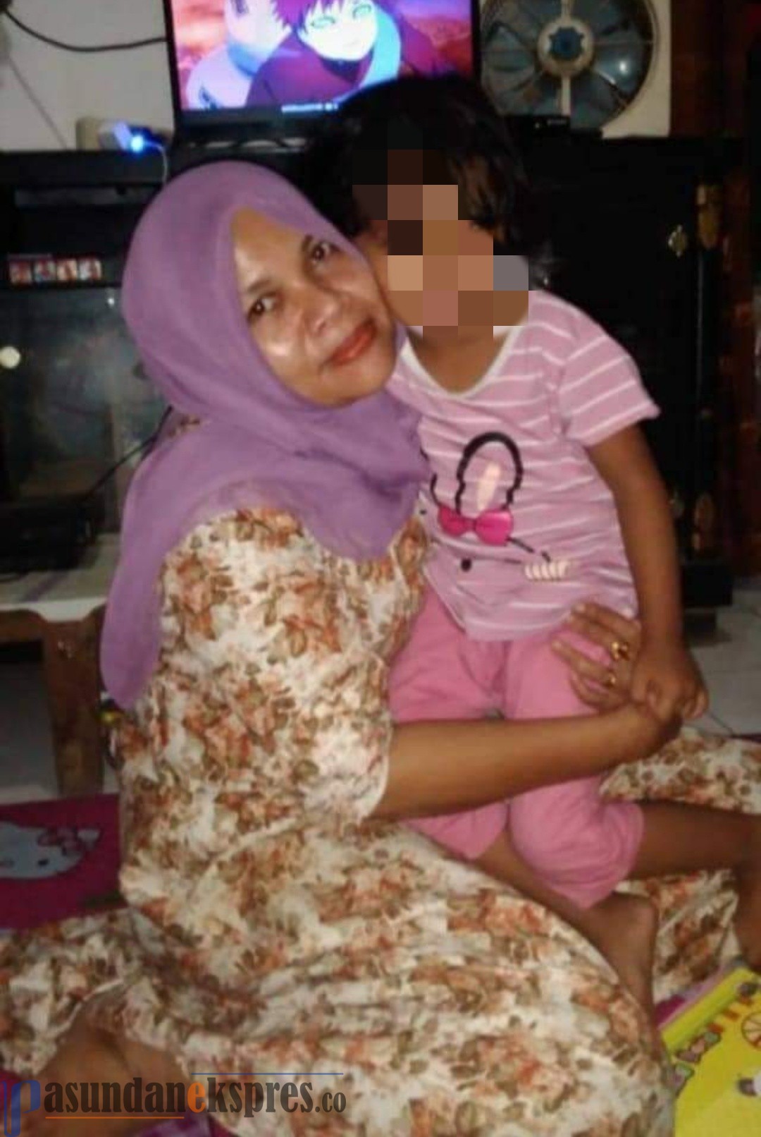 Seorang Janda di Karawang Dibantai Mantan Suami di Depan Anaknya