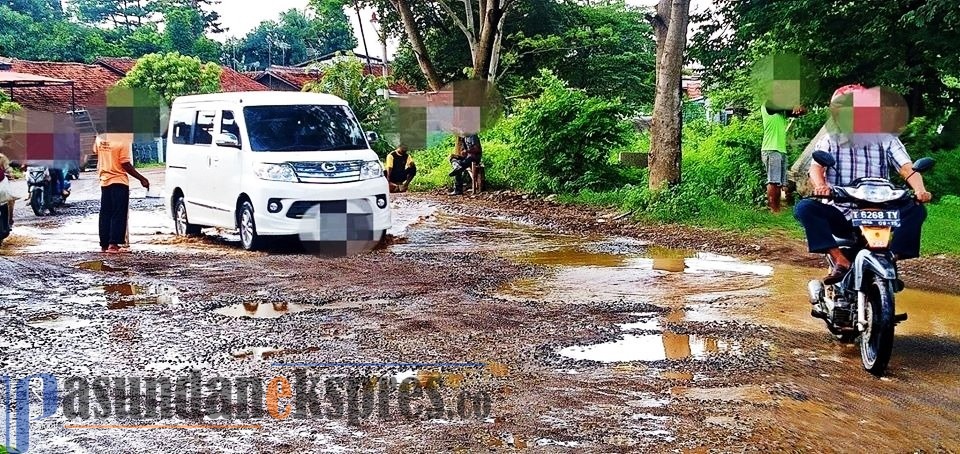 Jalan Rusak di Desa Sukamulya, Kerap Terjadi Kecelakaan