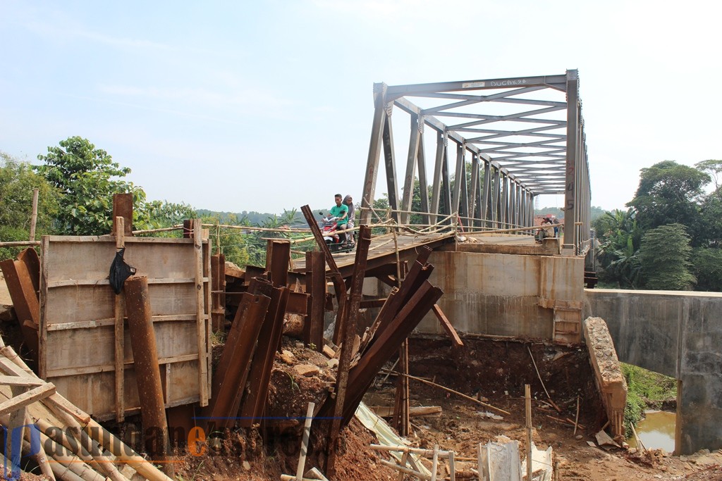 Habiskan Anggaran 11 Miliar, Jembatan Cijunti Dibiarkan Ambrol
