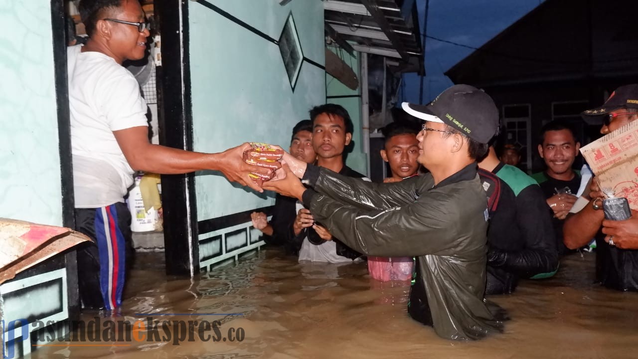 Ponpes At-Tawazun Bantu Warga Terdampak Banjir Pantura