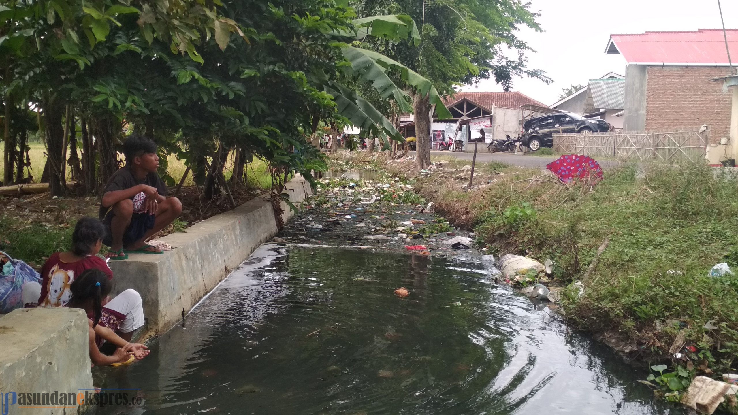 Muara Sungai Desa Tambaksari Dipenuhi Tumpukan Sampah