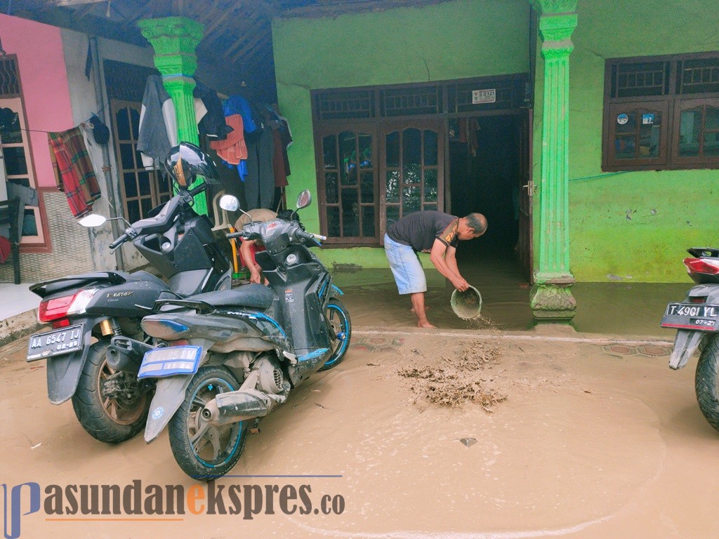 Banjir Mulai Surut, Warga Mulai Beraktifitas