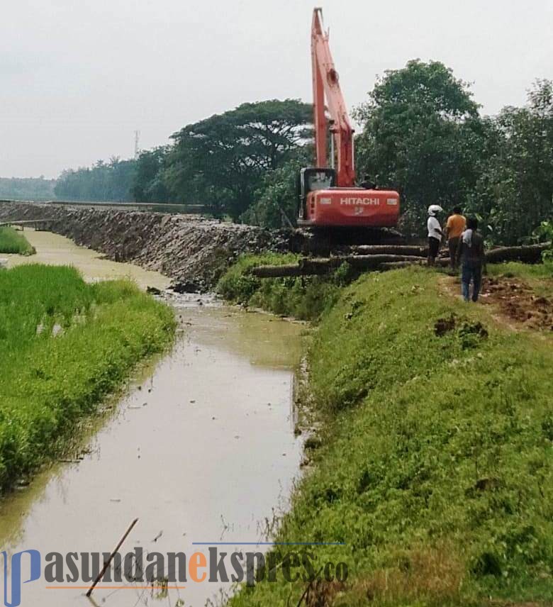 Tanggul Jebol di Sungai Kamal Desa Sukareja Sudah Mulai Diperbaiki