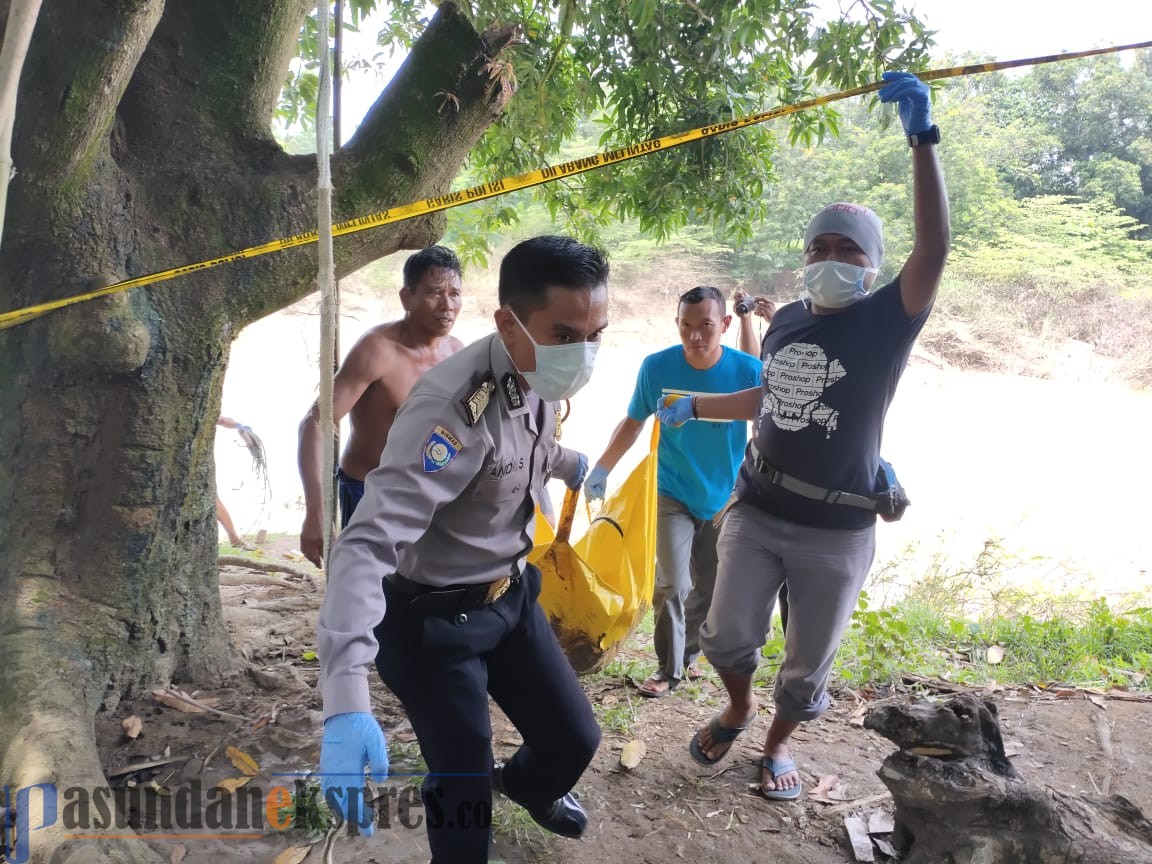 Warga Digegerkan Temuan Mayat tanpa Busana Mengapung di Sungai