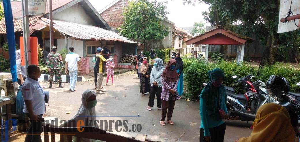 KPM Diimbau Jaga Jarak saat Pembagian Sembako