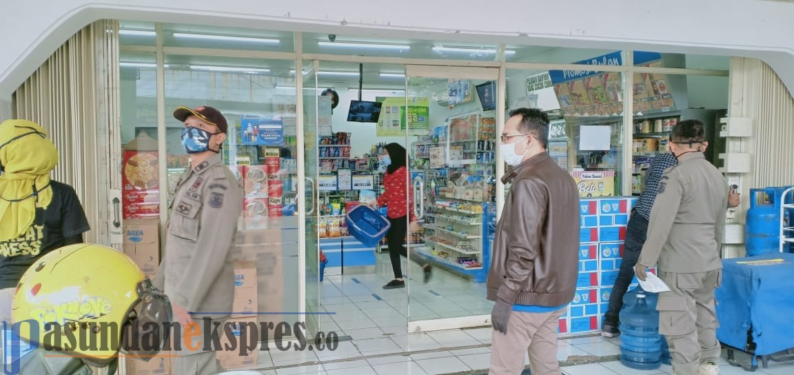 Langgar Aturan PSBB, Minimarket di Cimahi Ditutup Paksa