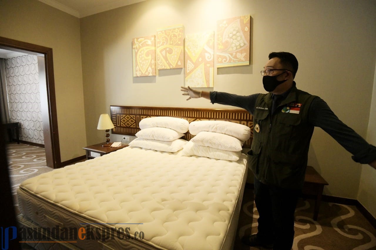 Tampung di Hotel Bintang Lima, Gubernur Jabar Sambangi Tenaga Medis Perawat Pasien COVID-19