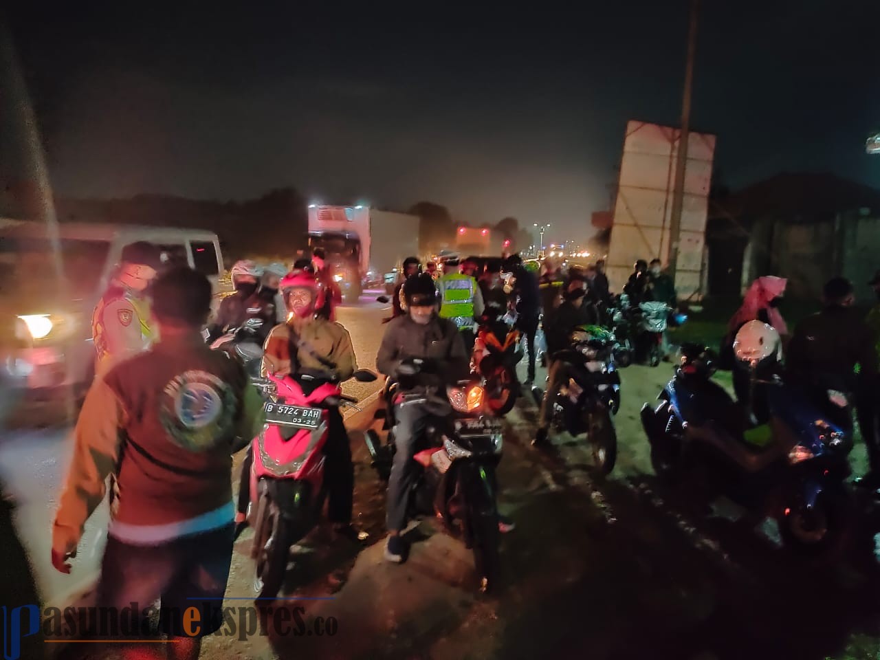 Hingga Pukul 02.00 Dini Hari, 30 Mobil Masuk Subang di Pantura Dipaksa Putar Balik