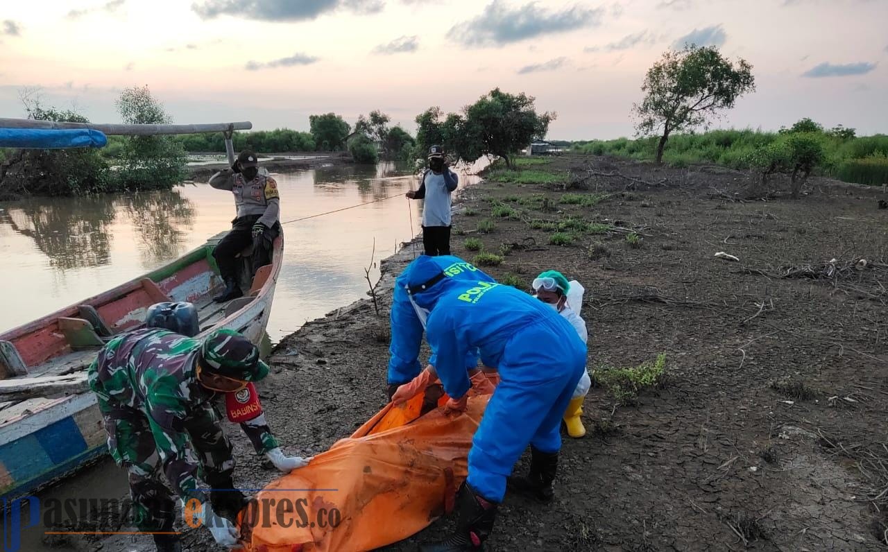 Polsek dan Koramil Pusakanagara Evakuasi Penemuan Mayat tanpa Identitas di Sungai Cipunagara