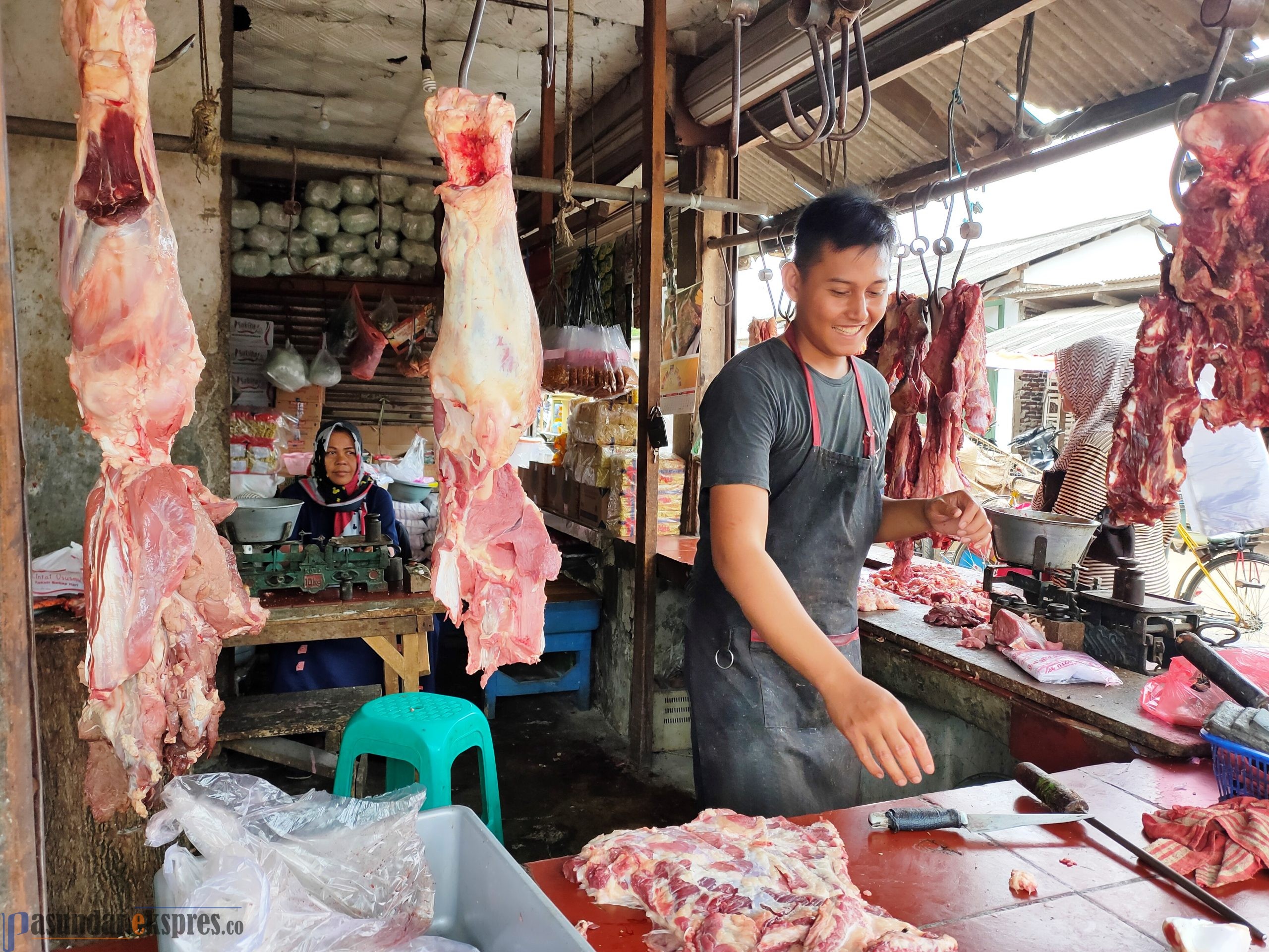 Jelang Lebaran, Penjualan Daging Sapi di Pasar Inpres Pamanukan Lesu