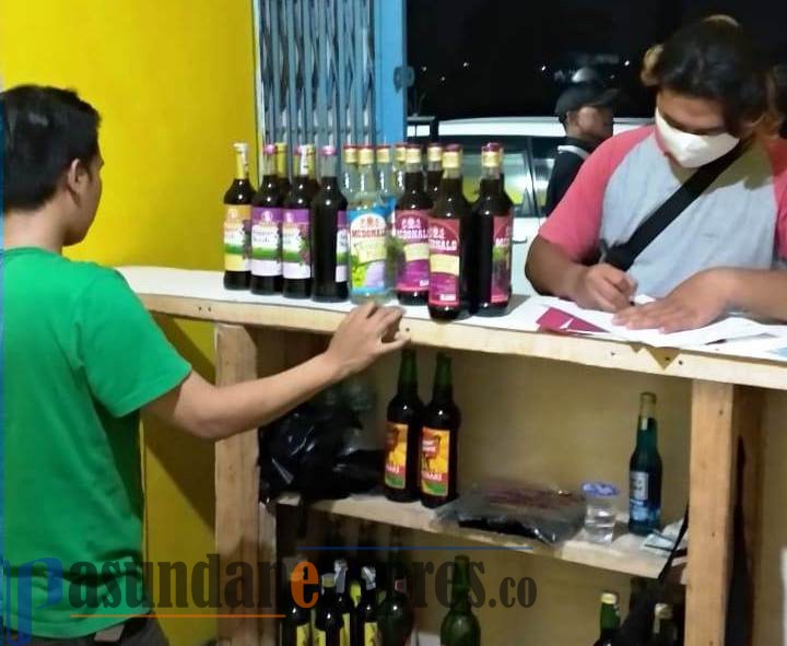 Covid-19 dan Ramadan Tak Hentikan Bisnis Miras, Satnarkoba Polres Sita Ribuan Botol