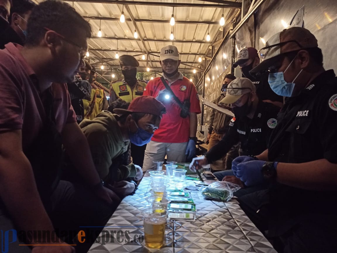 Patroli Skala Besar, Polres Purwakarta Tes Urine Pengunjung Kafe dan Tongkrongan