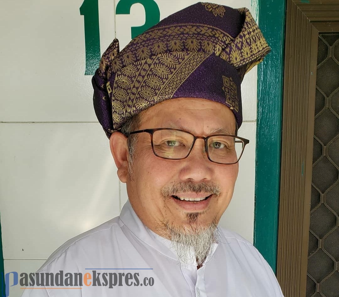 Dianggap Hina Suku Jawa, Tengku Zulkarnain Ditantang Adu Tikam Keris di Dalam Sarung