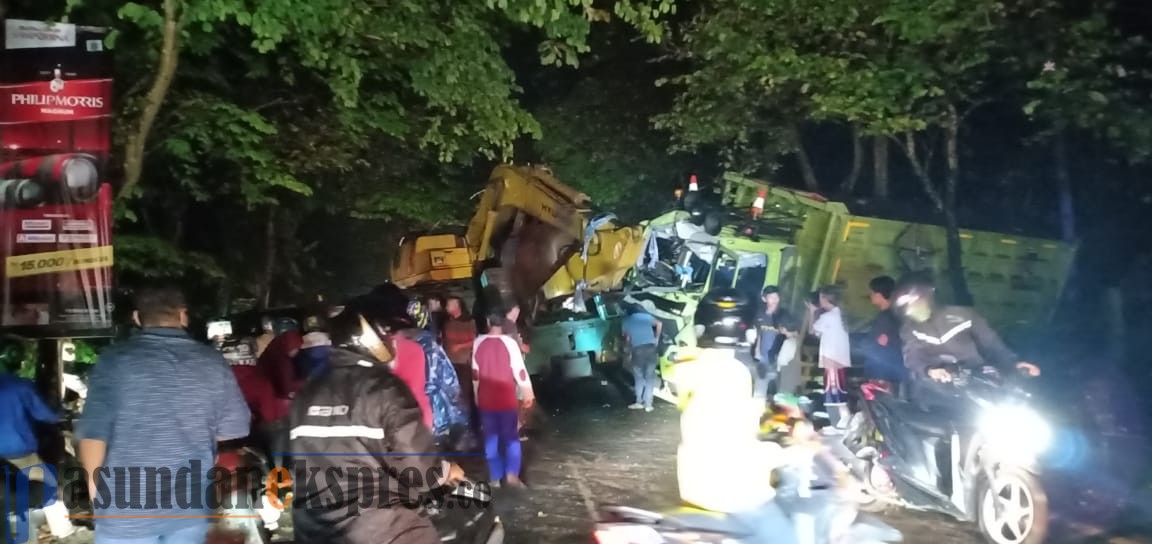 Kecelakaan Dump Truck, Arus Lalu Lintas di Dangdeur Subang Tersendat