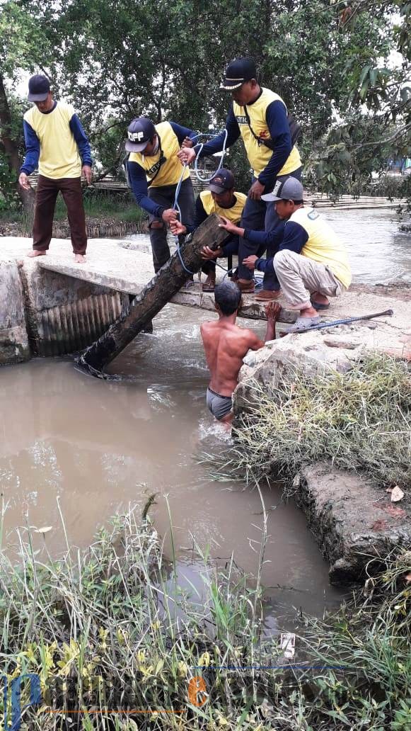 Cegah Banjir, Pemerintah Desa Rancadaka Pastikan Aliran Kali Lancar