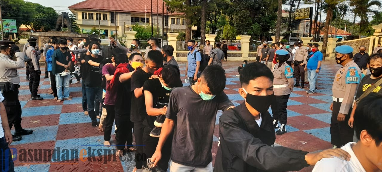 Demo di DPRD Subang, Puluhan Aktivis Aliansi Subang Menentang Diamankan Polisi