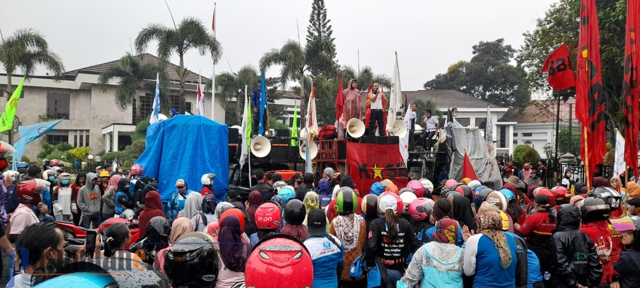 Omnibus Law Belum Dicabut, Buruh di Subang Kembali Demo
