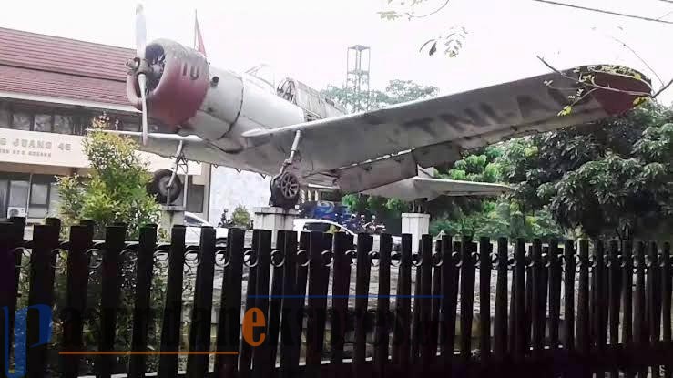 Tak Terurus, Pesawat di Gedung Juang 45 Subang Akan Ditarik
