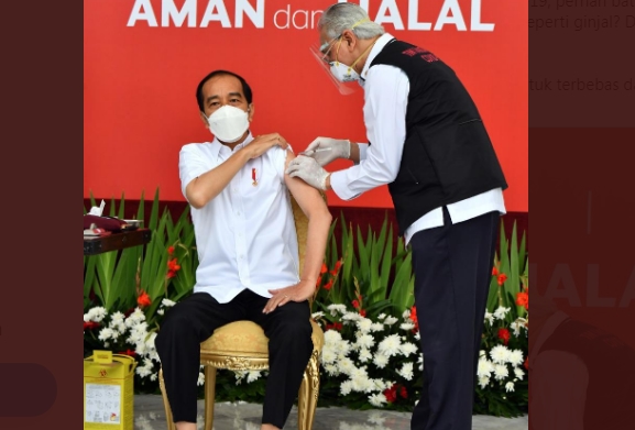 Presiden Jokowi Ikuti Vaksin Kedua