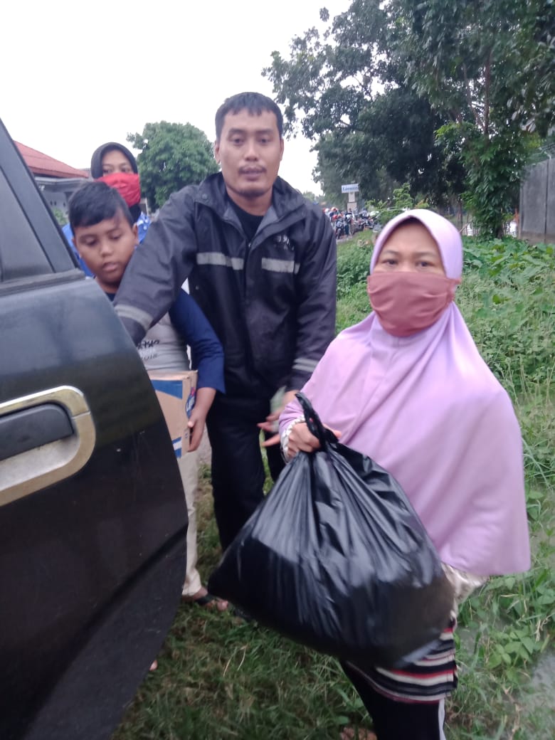 Pemuda Muhammadiyah Subang Salurkan Bantuan Korban Banjir Pamanukan