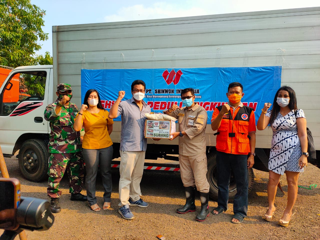 Peduli Korban banjir Pamanukan, PT. Shinwon Salurkan Bantuan