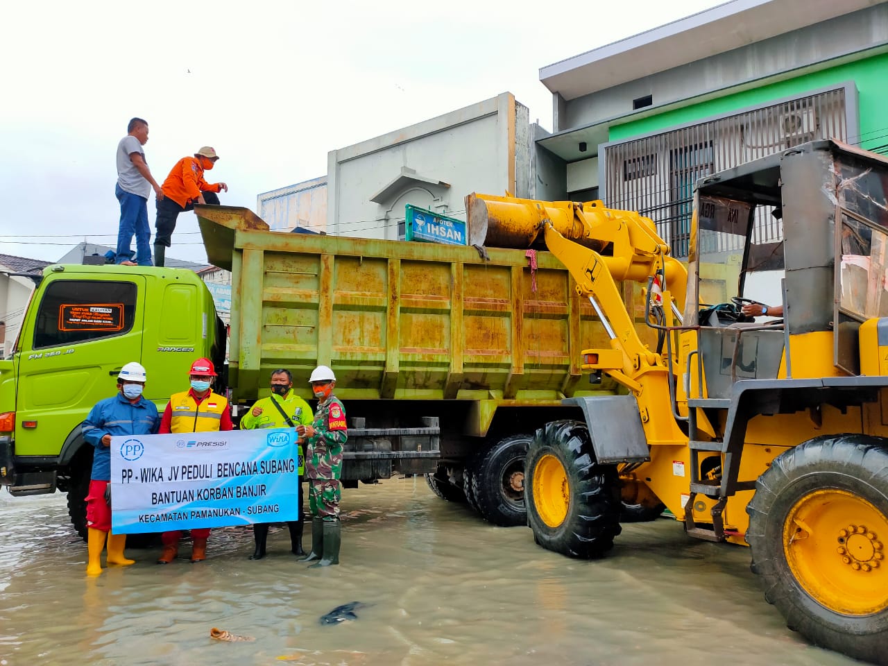 Bantu Tangani Sampah, PP-WIKA Terjunkan Belasan Dump Truk