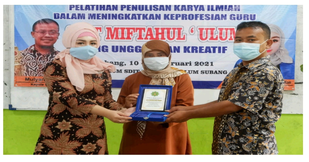 SDIT Miftahul'ulum Subang Menggandeng LP3M Al-Amar Mengadakan Pelatihan Penulisan Karya Ilmiah dalam Meningkatkan Keprofesian Guru