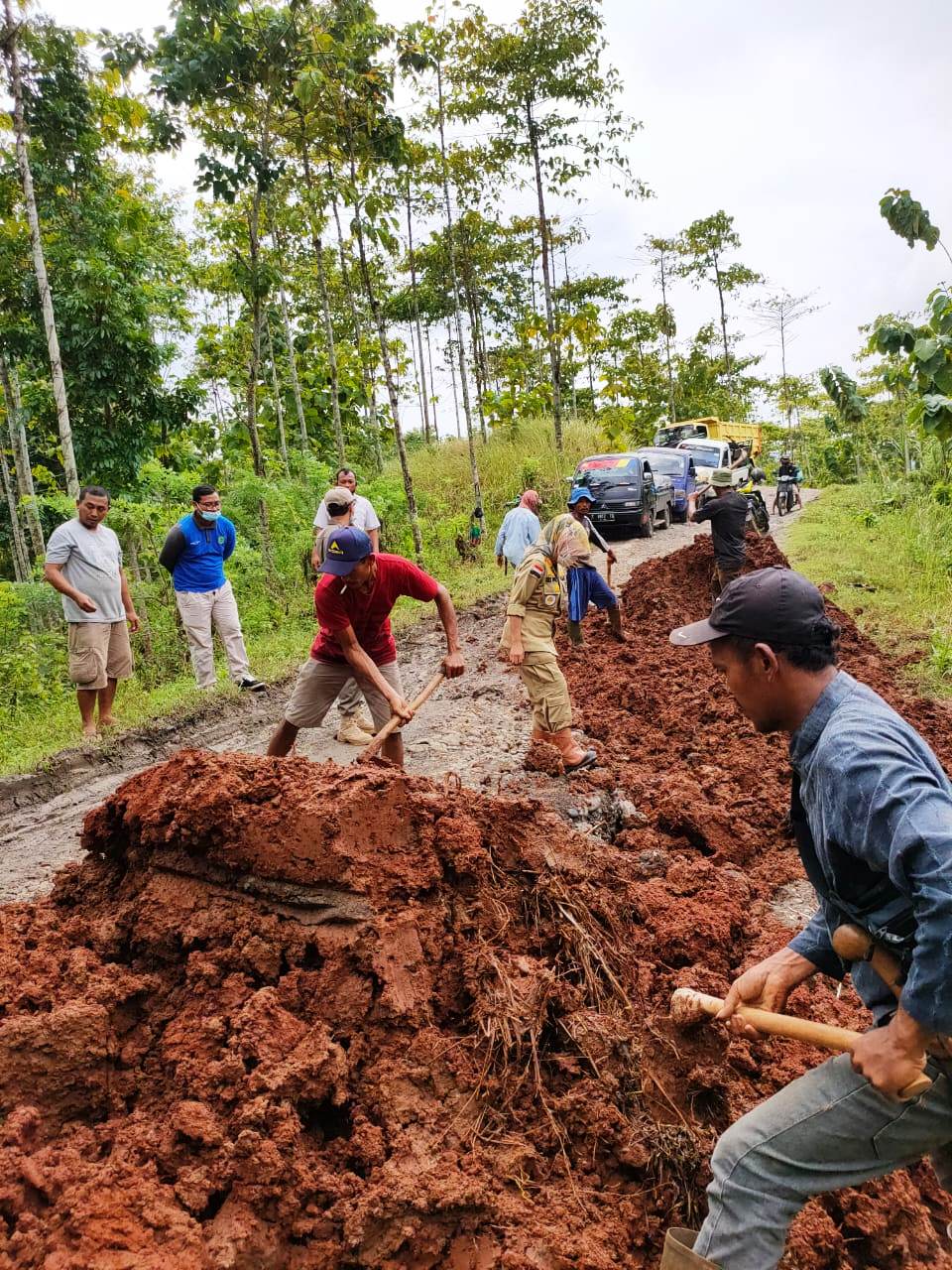 Akibat Hujan Deras, Jalan Penghubung Dua Desa Amblas