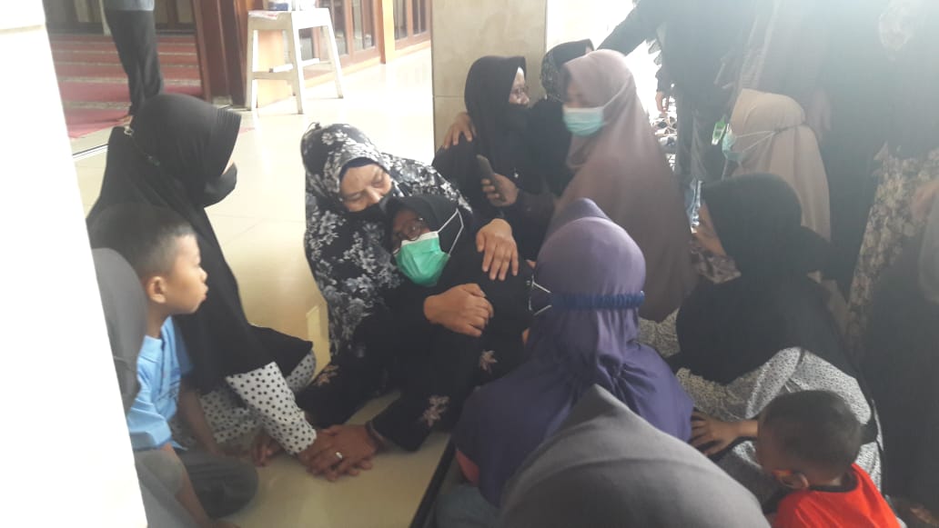 Suasana Haru Selimuti Pemakaman Korban Pembunuhan Ibu dan Anak di Jalancagak