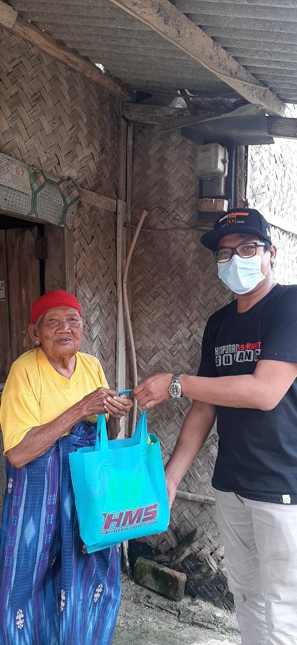 Peduli Sesama, Himpunan Masyarakat Subang Berbagi Ratusan Paket Sembako