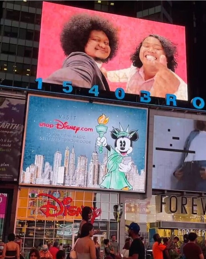 Wajahnya Terpampang di Times Square New York, Marshel Tulis Pesan Ini
