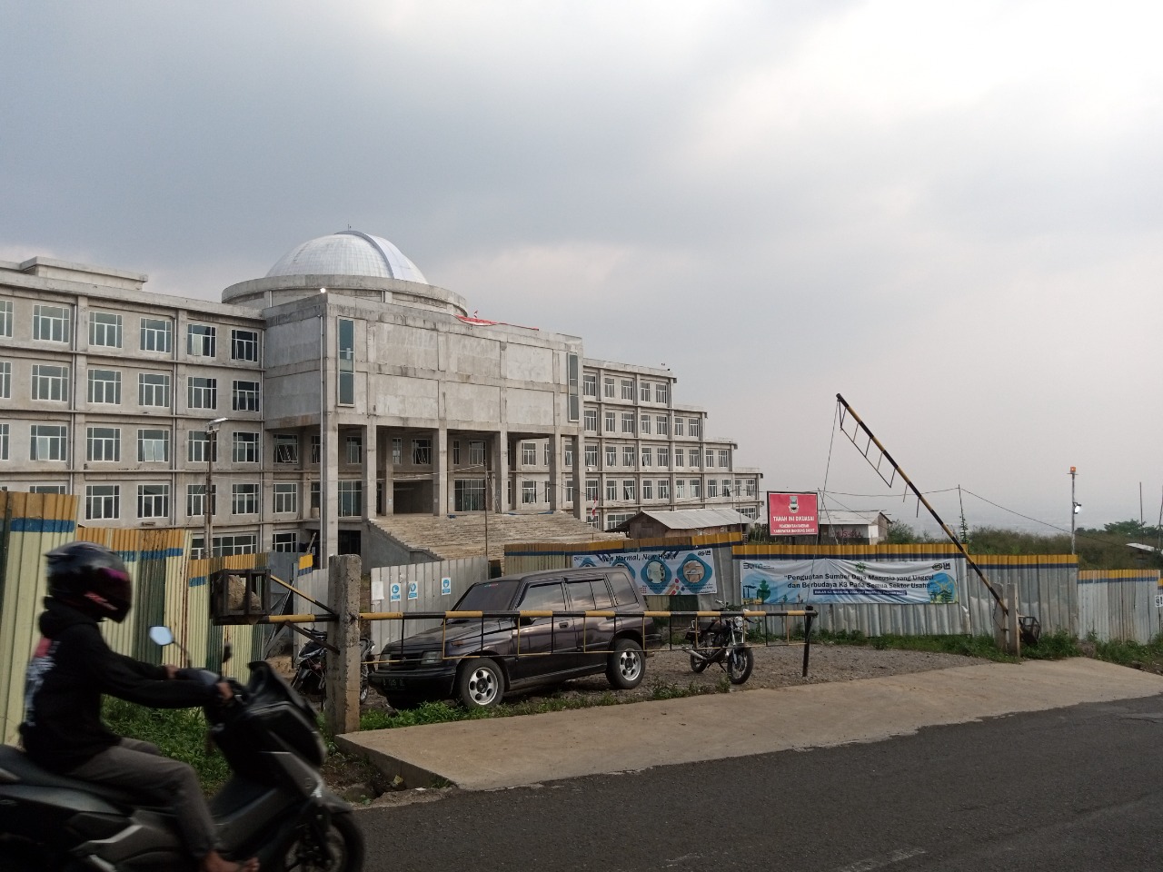 Pembangunan Gedung DPRD Kabupaten Bandung Barat Mangkrak