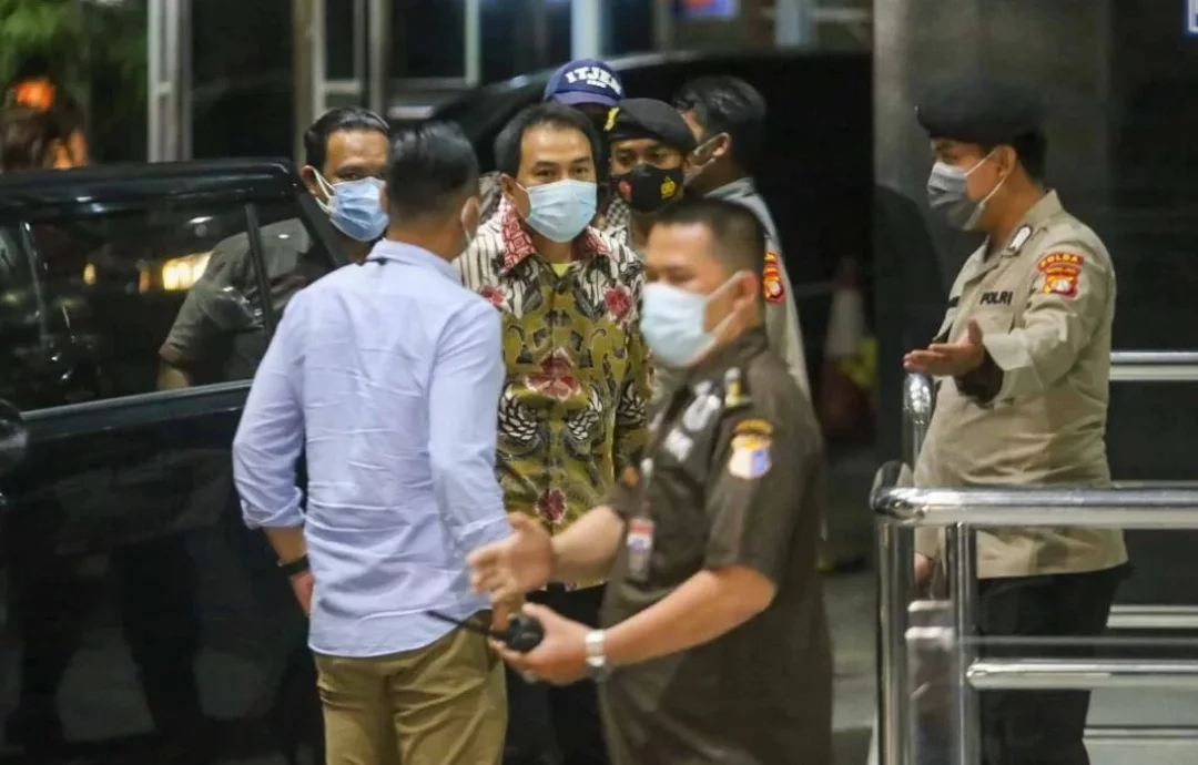 Drama Azis Syamsuddin Dijemput Paksa KPK, Alasan Isoman sampai Mandi Dulu