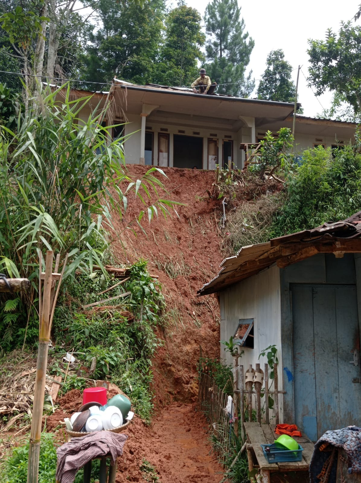 12 Rumah Warga Terancam, Longsor di Gununghalu Terus Meluas