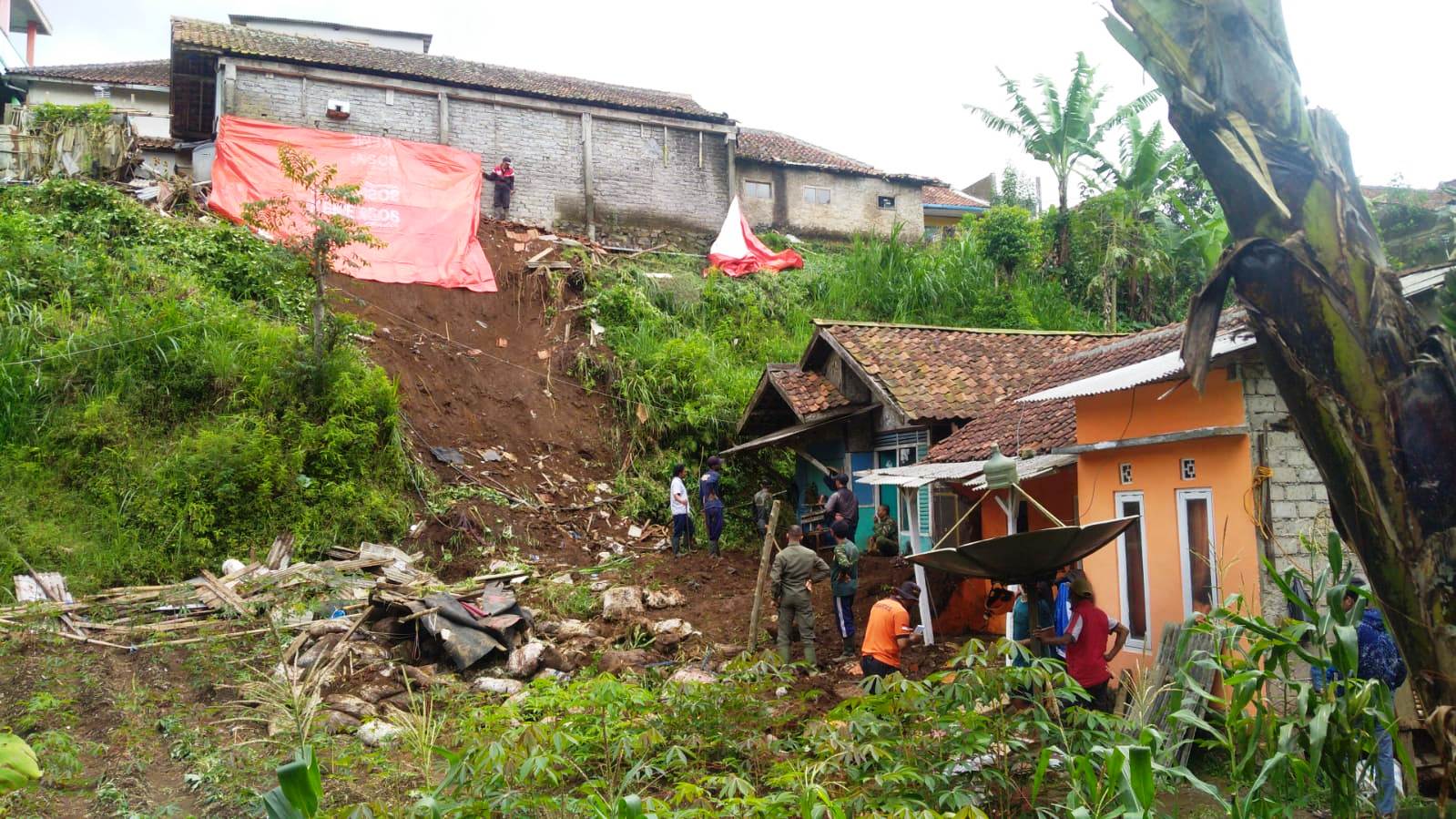 Dampak Banjir dan Longsor di Cikole, Usaha Kelompok Perhutanan Dihentikan Sementara