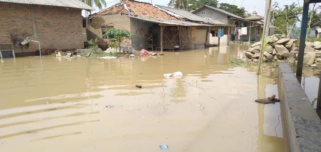 Sungai Cibeet Meluap, Ratusan Rumah di Kecamatan Telukjambe Terendam Banjir