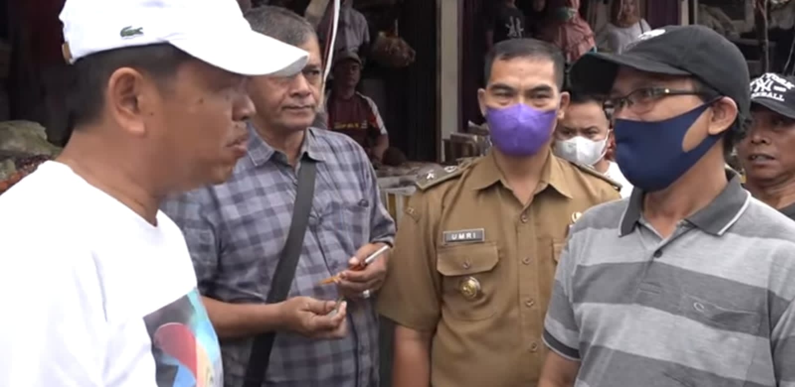 Pedagang Pasar Rebo Dukung Aksi Bersih-bersih KDM