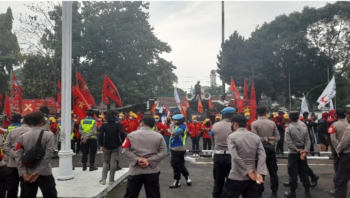 Tak Kunjung Ditemui Bupati, Buruh Subang Kembali Unjuk Rasa