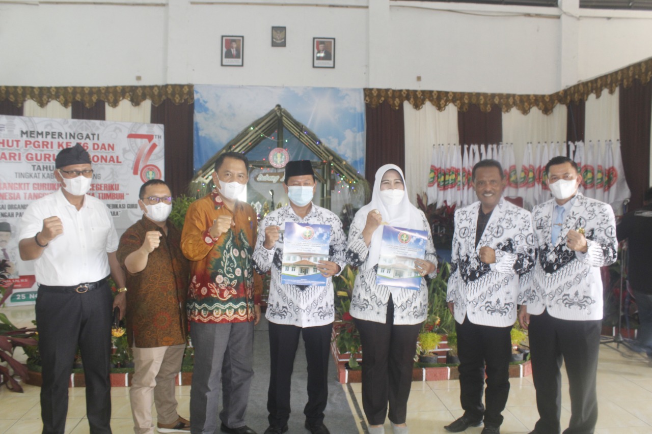 PGRI Subang Peringati HUT PGRI ke-76 dan Hari Guru Nasional, Kadisdikbud Apresiasi Perjuangan Guru