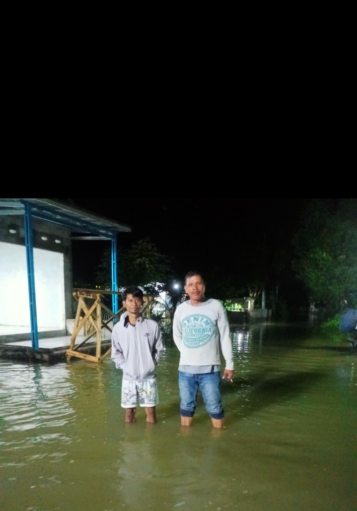 Akibat Hujan Lebat, Air dari Sungai Cipunagara Rendam Pemukiman Warga di Desa Patimban