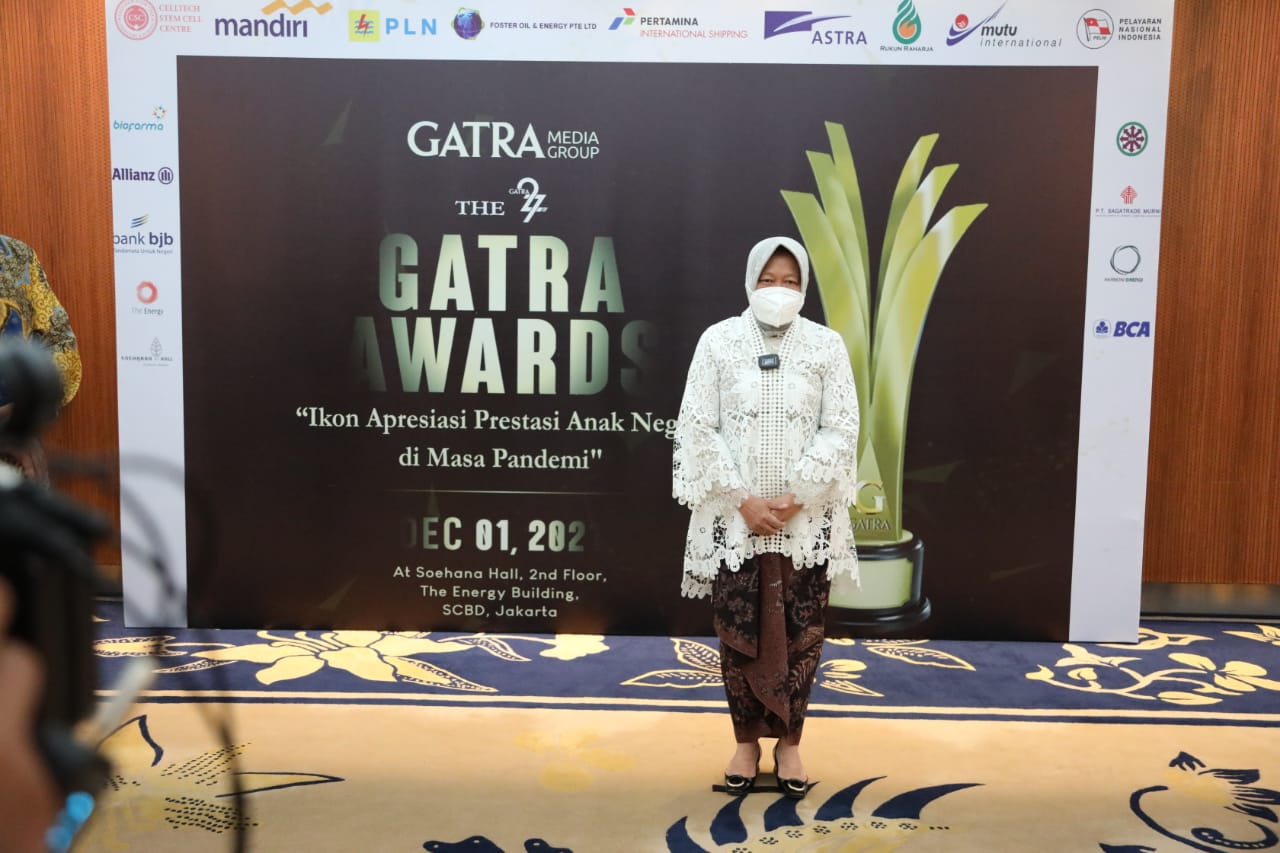 Lakukan Berbagai Terobosan Atasi Dampak Pandemi, Mensos Risma Terima Anugerah “GATRA Awards 2021"