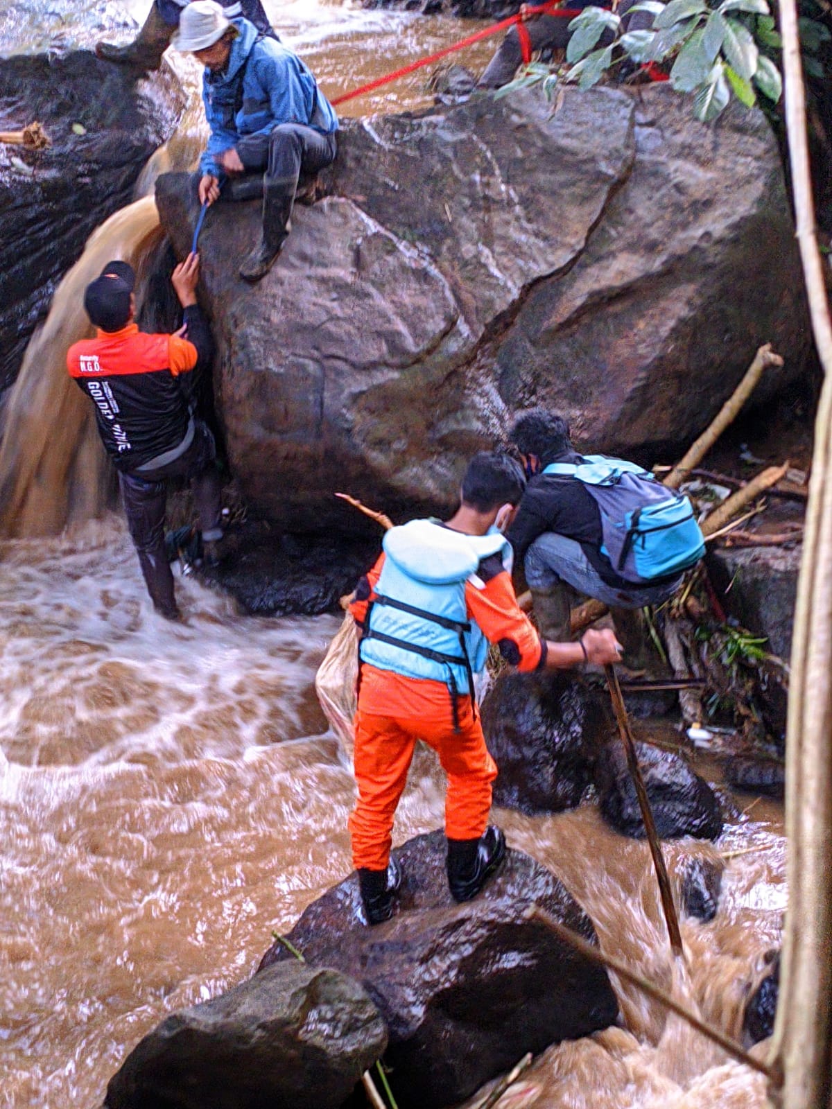 150 Personil Tim SAR Cari Reren, Korban Terseret Arus Sungai Cikapundung