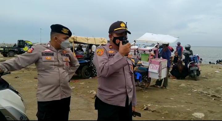 Libur Nataru Anggota Polsek Pusakanagara  Patroli di Pantai Patimban